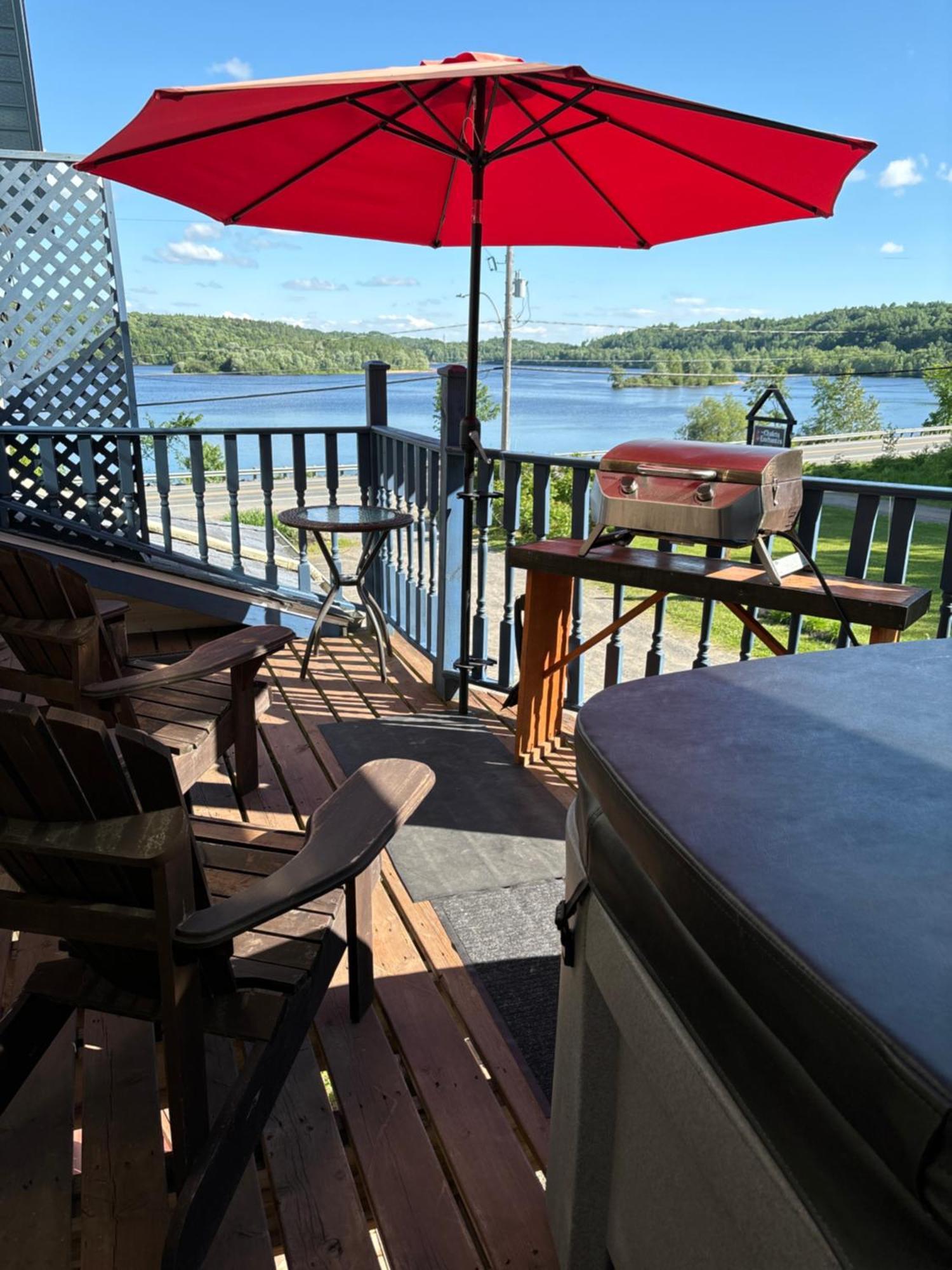 Domaine De La Baie, Les Suites Shawinigan Bagian luar foto